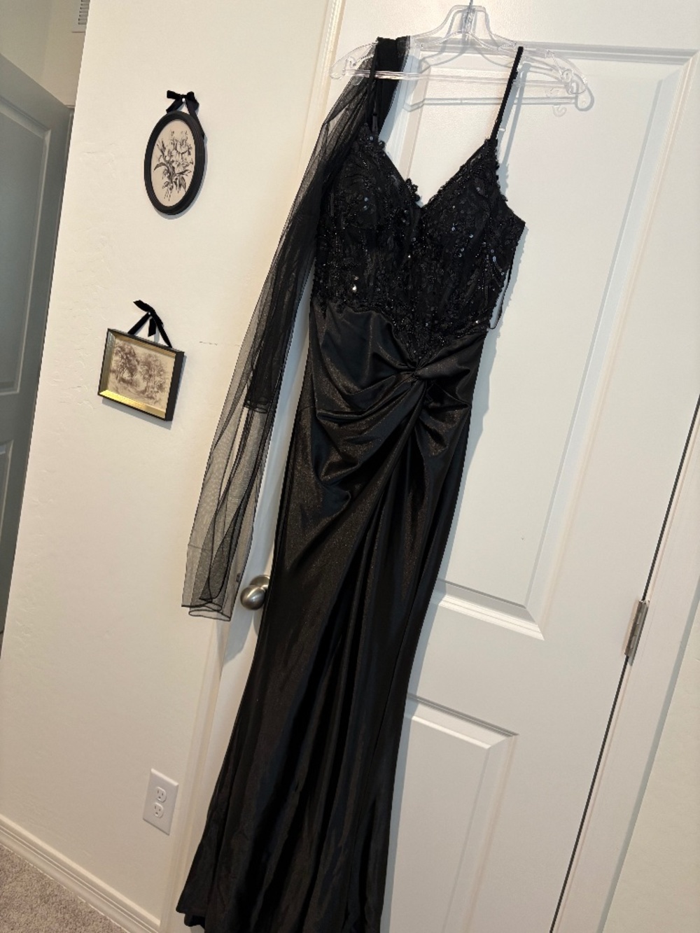 Black gown Large-New- Prom dress/Formal dress Wedding guest